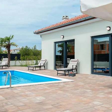 Rita Regina 扎达尔